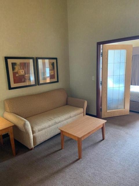 Clarion Pointe Hotel Rimbey Exterior foto