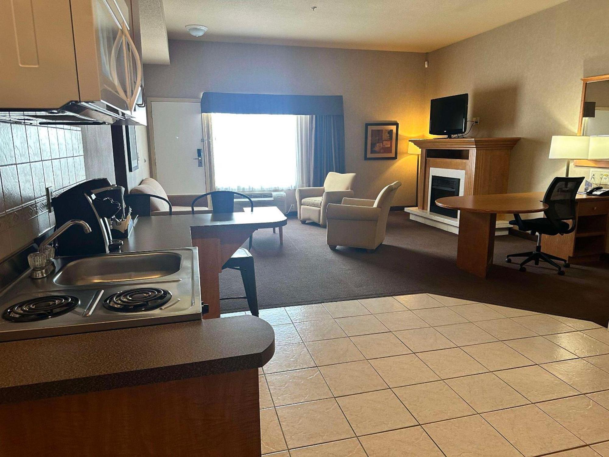 Clarion Pointe Hotel Rimbey Exterior foto
