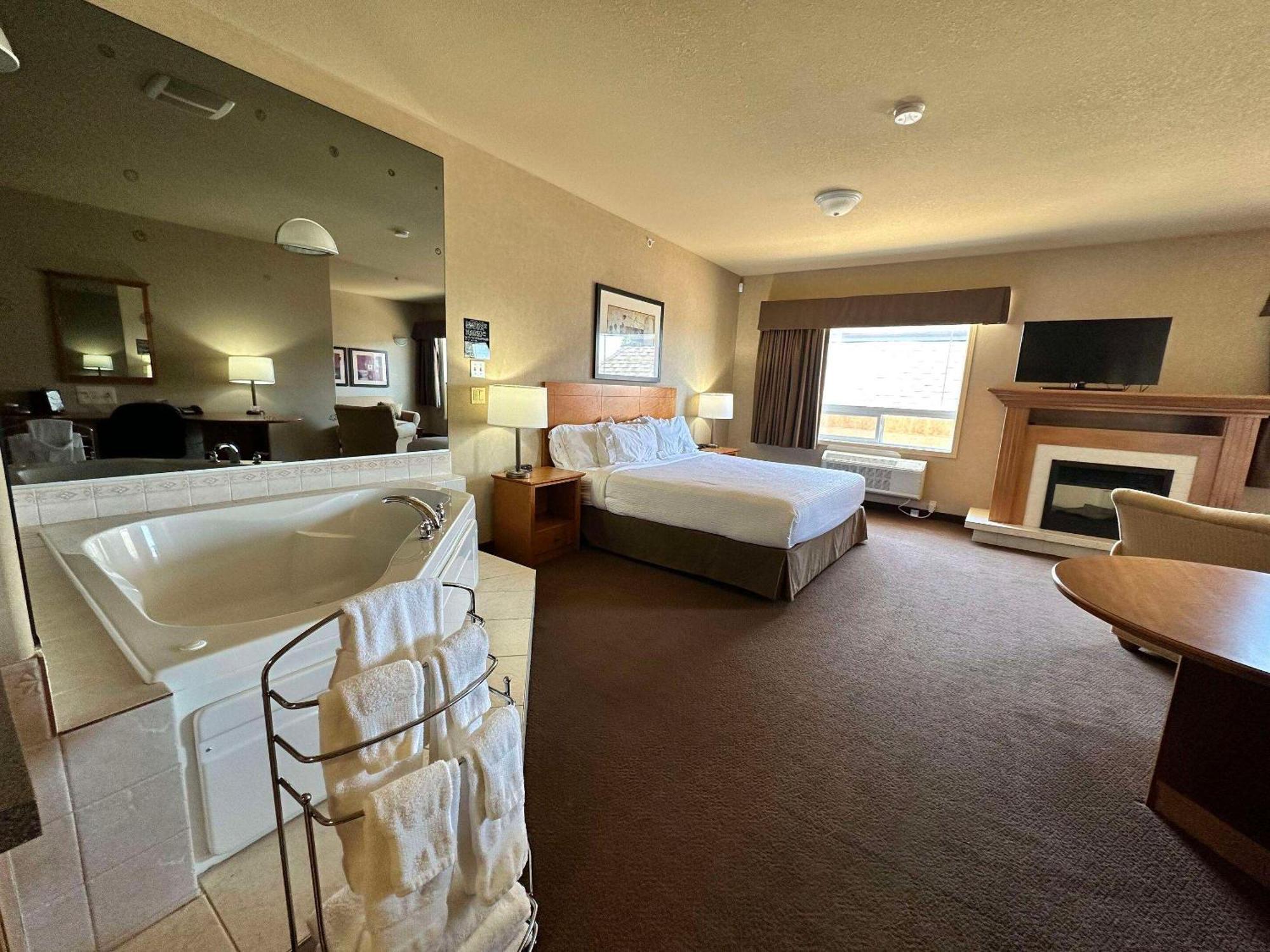 Clarion Pointe Hotel Rimbey Exterior foto